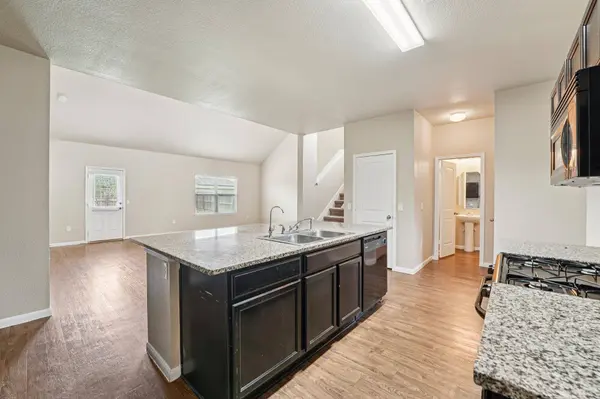 223 Camellia DR, Hutto, TX 78634