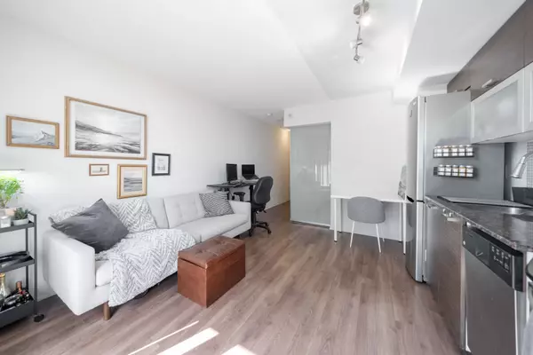 36 Lisgar ST #908, Toronto C01, ON M6J 3G2