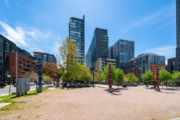 36 Lisgar ST #908, Toronto C01, ON M6J 3G2