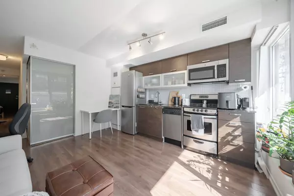 36 Lisgar ST #908, Toronto C01, ON M6J 3G2