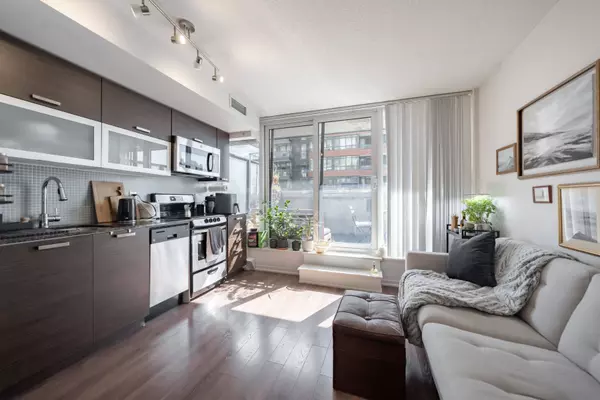 36 Lisgar ST #908, Toronto C01, ON M6J 3G2