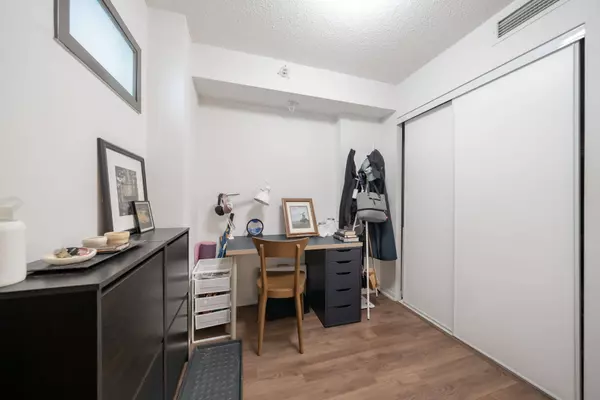 36 Lisgar ST #908, Toronto C01, ON M6J 3G2