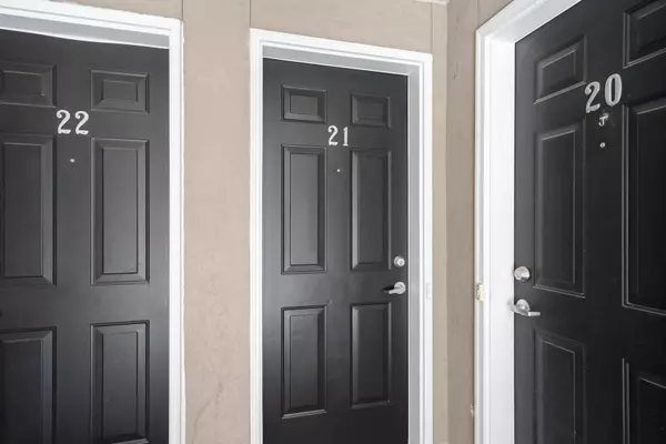 108 Redpath AVE #21, Toronto C10, ON M4S 2J7