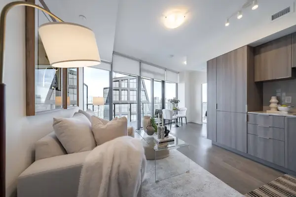 11 Wellesley ST W #5611, Toronto C01, ON M4Y 0G4
