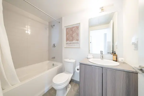11 Wellesley ST W #5611, Toronto C01, ON M4Y 0G4