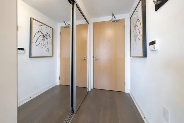 11 Wellesley ST W #5611, Toronto C01, ON M4Y 0G4
