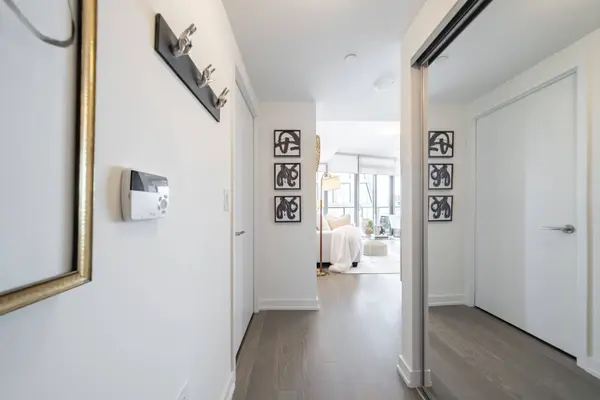 11 Wellesley ST W #5611, Toronto C01, ON M4Y 0G4