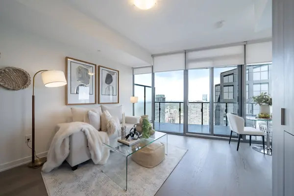 11 Wellesley ST W #5611, Toronto C01, ON M4Y 0G4