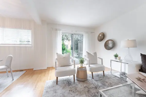 10 Leith Hill RD #15, Toronto C15, ON M2J 1Z2