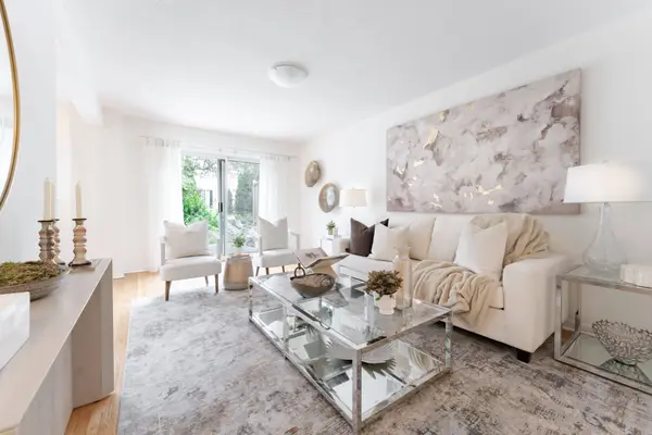10 Leith Hill RD #15, Toronto C15, ON M2J 1Z2