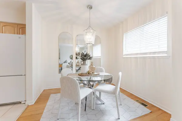 10 Leith Hill RD #15, Toronto C15, ON M2J 1Z2