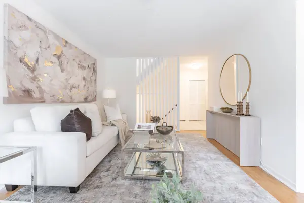 10 Leith Hill RD #15, Toronto C15, ON M2J 1Z2