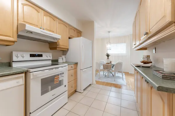 10 Leith Hill RD #15, Toronto C15, ON M2J 1Z2