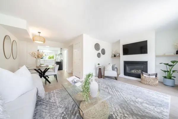 684 Dynes RD #1, Burlington, ON L7N 2V6
