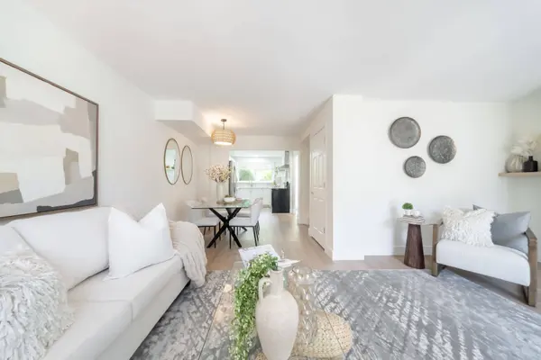 684 Dynes RD #1, Burlington, ON L7N 2V6