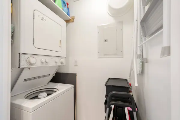797 Don Mills RD #1106, Toronto C11, ON M3C 1V1