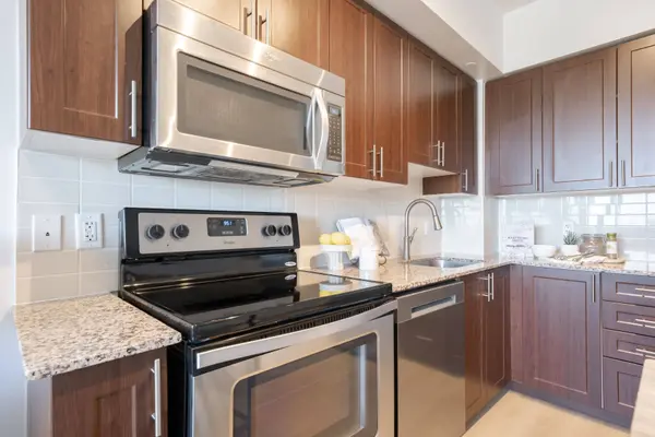 85 North Park RD #1214, Vaughan, ON L4J 0H9