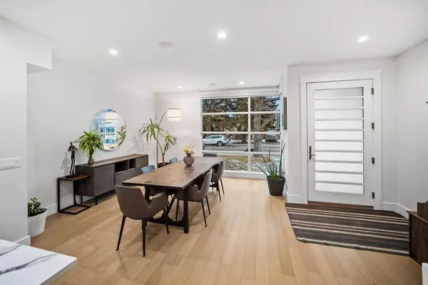 2027 31 ST SW, Calgary, AB T3E 2N1