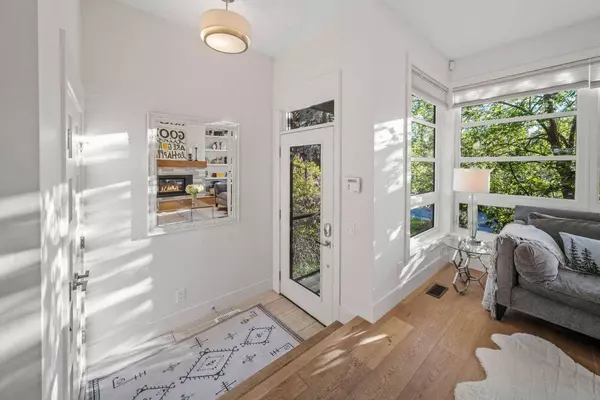 4130 16 ST SW, Calgary, AB T2T 4H6