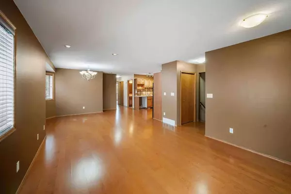 917 Westmount DR, Strathmore, AB T1P 1W8