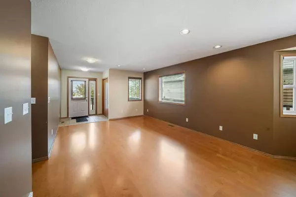 917 Westmount DR, Strathmore, AB T1P 1W8