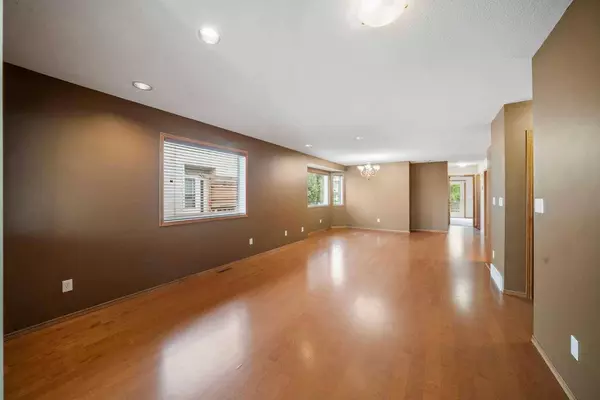 917 Westmount DR, Strathmore, AB T1P 1W8