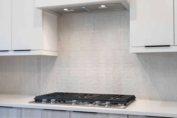 353 Edith RD NW, Calgary, AB T3R 1Y9