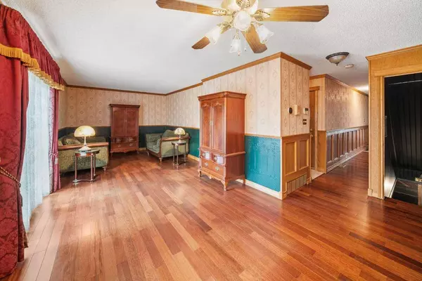 131 Prominence HTS SW, Calgary, AB T3H 2Z6