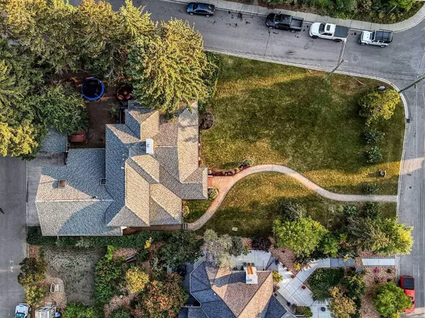 5928 Bow CRES NW, Calgary, AB T3B 2B9