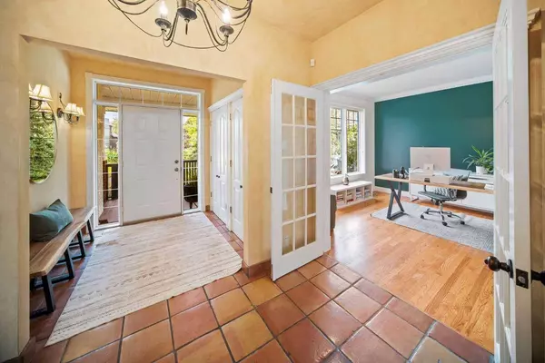 5928 Bow CRES NW, Calgary, AB T3B 2B9