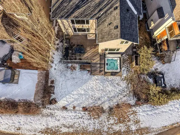 74 Sherwood PT NW, Calgary, AB T3R 1P2