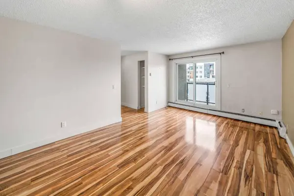 1915 26 ST SW #303, Calgary, AB T3E 2A2