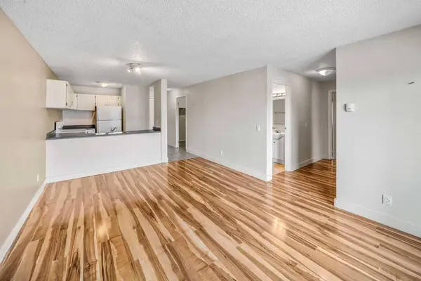 1915 26 ST SW #303, Calgary, AB T3E 2A2