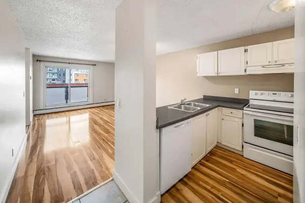 1915 26 ST SW #303, Calgary, AB T3E 2A2