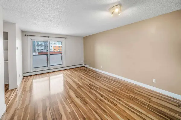 1915 26 ST SW #303, Calgary, AB T3E 2A2