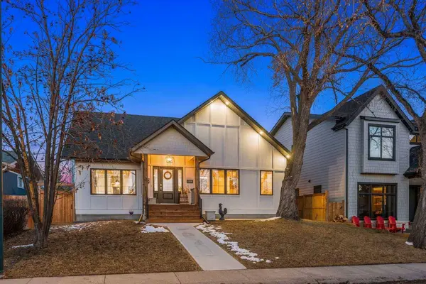 6308 Lacombe WAY SW, Calgary, AB T3E 5T3