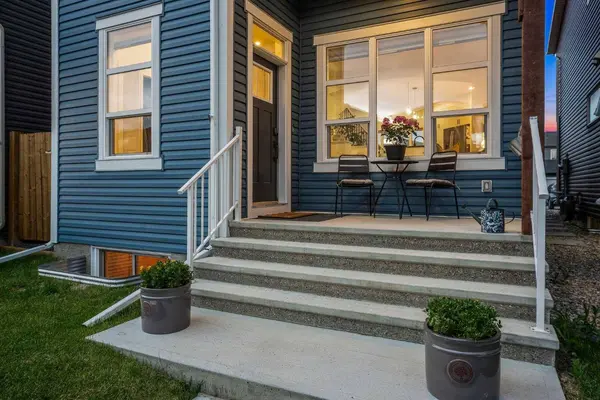176 Seton Villas SE, Calgary, AB T3M 3L9