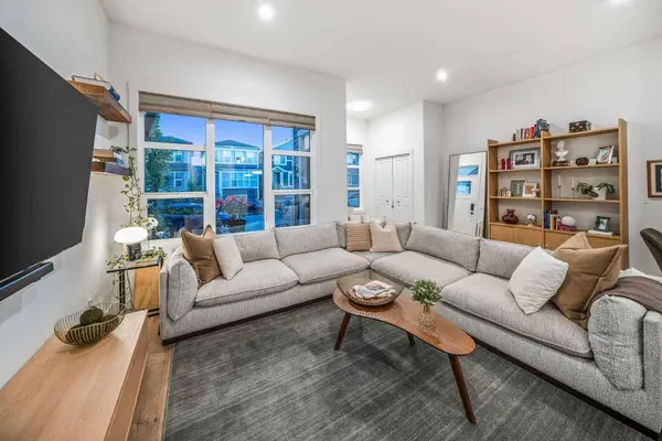 176 Seton Villas SE, Calgary, AB T3M 3L9