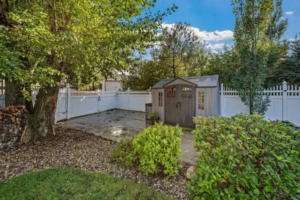 325 Thorndale PL, Strathmore, AB T1P 1C5