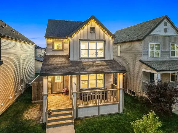 207 Copperpond RD SE, Calgary, AB T2Z 0X3