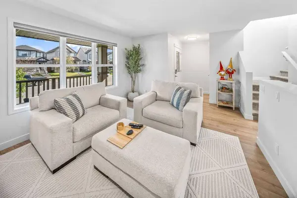 207 Copperpond RD SE, Calgary, AB T2Z 0X3