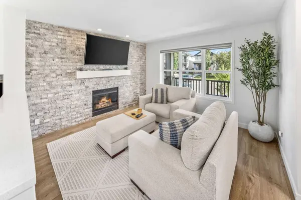 207 Copperpond RD SE, Calgary, AB T2Z 0X3
