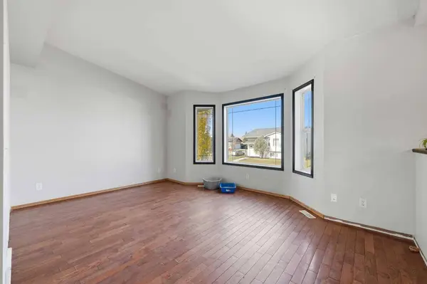 1702 Strathcona PL, Strathmore, AB T1P 1T1