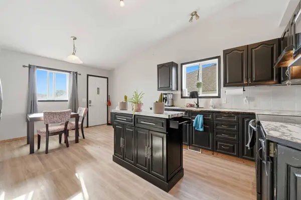 1702 Strathcona PL, Strathmore, AB T1P 1T1