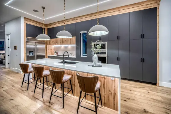 1904 13 ST SW, Calgary, AB T2T 3P6