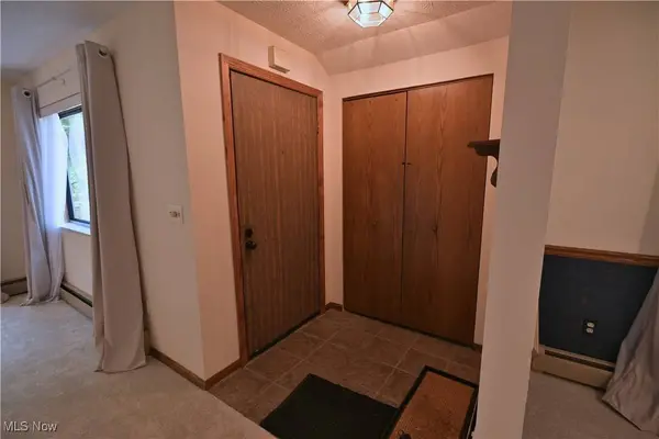 564 Meredith LN, Cuyahoga Falls, OH 44223