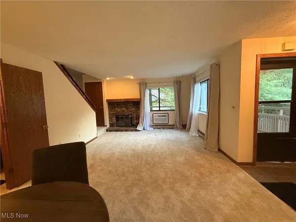 564 Meredith LN, Cuyahoga Falls, OH 44223