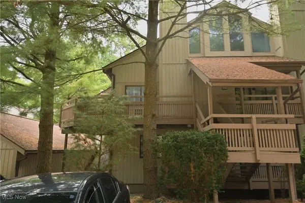 564 Meredith LN, Cuyahoga Falls, OH 44223