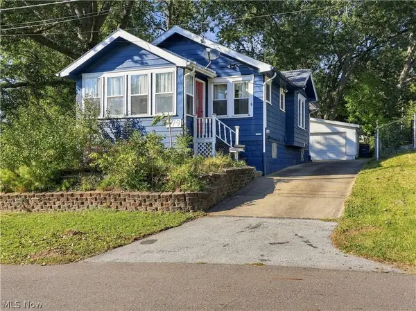 979 Iona AVE
