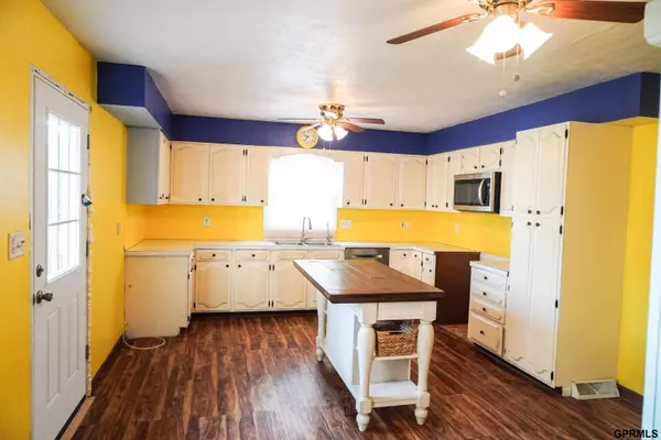 571 N 3rd Street, Tecumseh, NE 68450